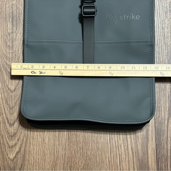 🔥🔥🔥Rains Black Minimalist Backpack🔥🔥🔥 - Picture 12 of 13